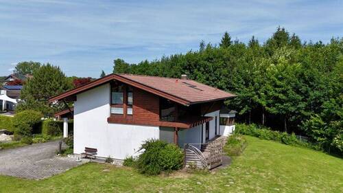 Blick zum Haus - 5 Zimmer Einfamilienhaus zur Miete in Rosenheim