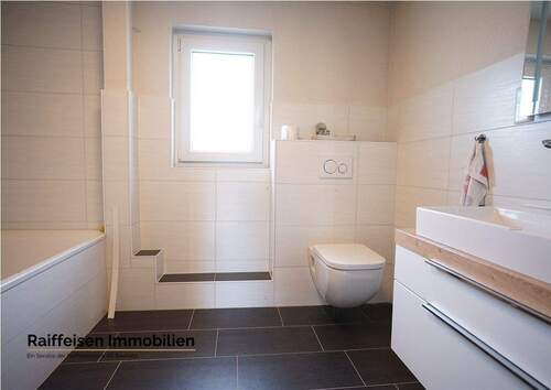 Raiffeisenstraße 12 - 