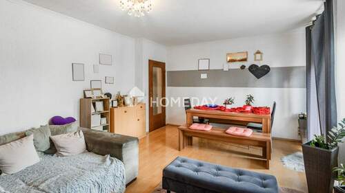 Wohnzimmer 2 - 4 Zimmer Etagenwohnung zum Kaufen in Fulda