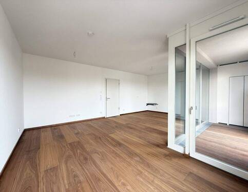 Wohnzimmer mit Zugang Loggia - 