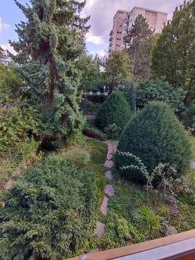 Blick vom Balkon in den Garten 2 - 