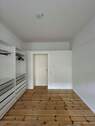 Zimmer 2 u. Kleiderschrank - 