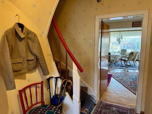 Flur mit Blick ins Wohnzimmer - 4 Zimmer Reihenmittelhaus in Osnabrück