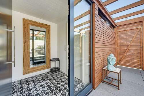 Entrée und Gäste-WC - Reihenendhaus mit 360,00 m&sup2; in Düsseldorf zum Kaufen