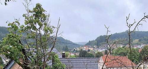 Aussicht - Sanierungsbedürftiges Einfamilienhaus in schöner Lage !