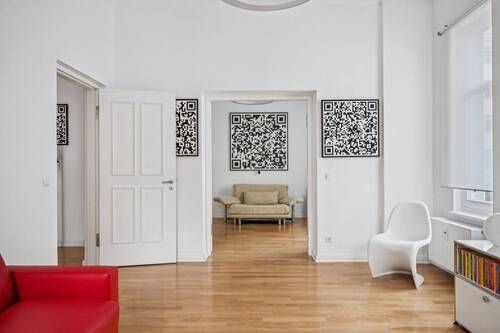 Bild 1 - Exklusiver Altbau mit 4 Zimmern direkt am Kudamm - mit Tiefgarage und Loggia!