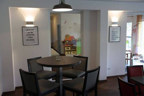 Gemeinschaftsraum_Runder Tisch.jpg - 