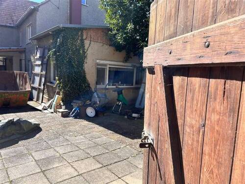 Blick von Scheune auf Anbau - 