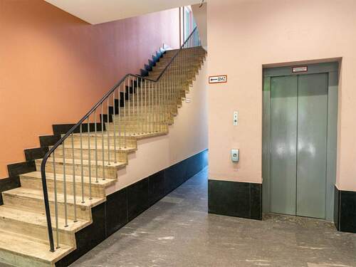 Treppenhaus+Aufzug_0211 - 