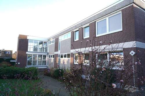 Außenansicht - Modernisierte Mietwohnung in Hittfeld mit großem Balkon, Schwimmbad und Sauna!