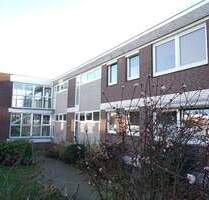 Modernisierte Mietwohnung in Hittfeld mit großem Balkon, Schwimmbad und Sauna! - Seevetal