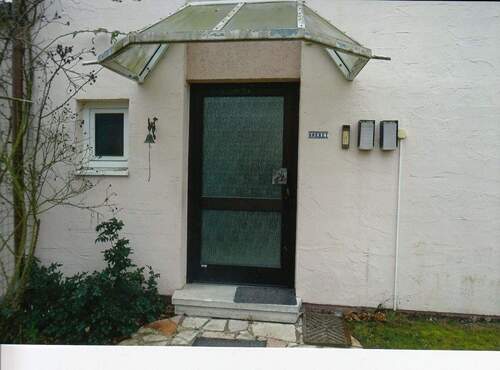 Hauseingang - Mehrfamilienhaus, Wohnhaus mit 100,00 m&sup2; in Wülfershausen an der Saale zur Miete