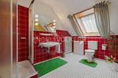 Badezimmer im Dachgeschoss - 