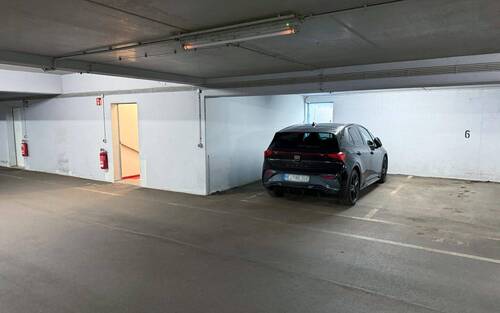 TG-Stellplatz links neben 6 - 4 Zimmer Reihenendhaus in Radebeul