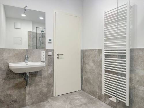 Geräumiges Badezimmer - 