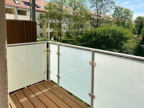 Balkon zum grünen Innenhof - 