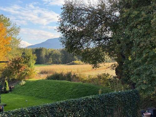 Aussicht von Terrasse.jpg - Chiemseenähe! Exklusive 3-Zimmer-Wohnung mit Bergblick und großer Terrasse