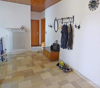 Flur - 7 Zimmer Einfamilienhaus zum Kaufen in Kaiserslautern