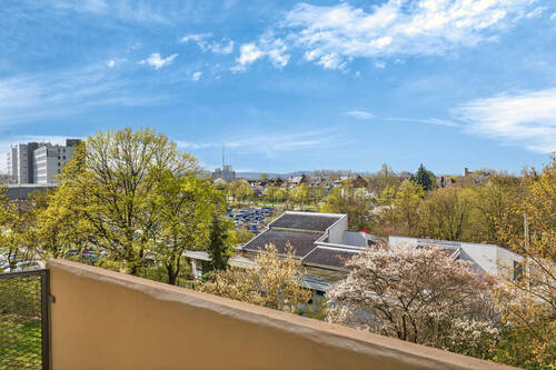Loggia mit grünem Ausblick - 