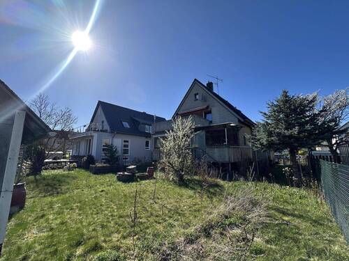 Blick vom Garten zum Haus - 6 Zimmer Mehrfamilienhaus, Wohnhaus in Hannover
