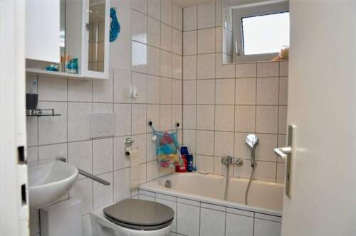 Tageslichtbad mit Wanne - 