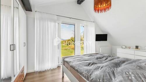 1. OG Schlafzimmer 1 - 