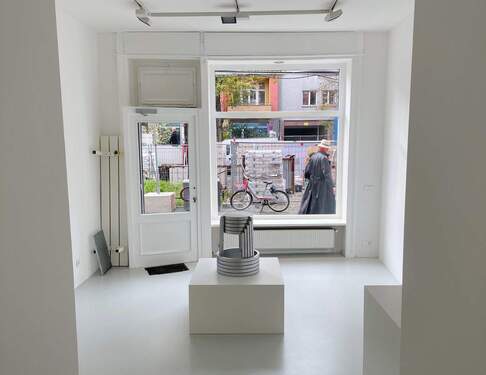 Raum 1 mit Schaufenster - LadenBüroKreativfläche im Szenekiez Kreuzberg mit Schaufenster, direktem Zugang, provisionsfrei