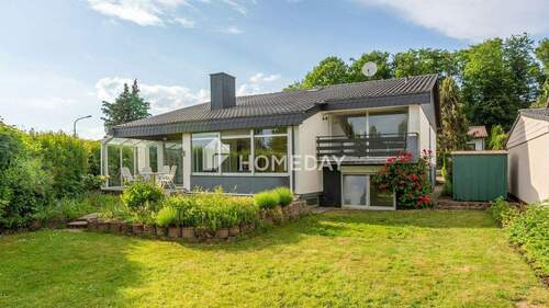 Außenansicht 3 - Toplage in Pirmasens: Bezugsfreies Split-Level-Haus mit zwei Einheiten und neuwertiger Einbauküche