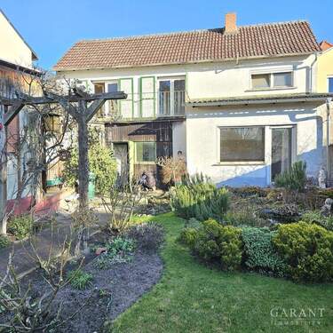 Blick zum hint. Haus - 