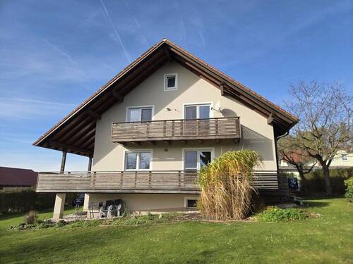 Außenansicht - Ein Domizil für die Zukunft: Zweifamilienhaus mit großem Garten und viel Platz für die ganze Familie