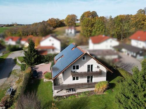 Vogelperspektive - 8 Zimmer Einfamilienhaus zum Kaufen in Wald