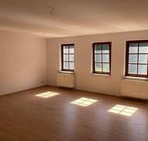 Großzügige 2-Zimmer mit Laminat und offener Küche in ruhiger Lage! - Leisnig