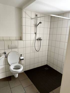 Bad mit Dusche - 1 Zimmer Etagenwohnung in Singen (Hohentwiel)