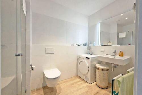 Bad mit bodengleicher Dusche - 