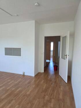 Wohnzimmer II - Etagenwohnung mit 76,20 m² in Neubrandenburg zur Miete