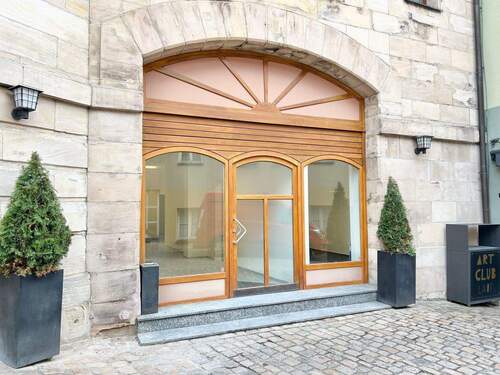 Ladeneingang - ***REPRÄSENTATIVE LADENEINHEIT *** IN BESTER LAGE AM MARKTPLATZ IN LAUF