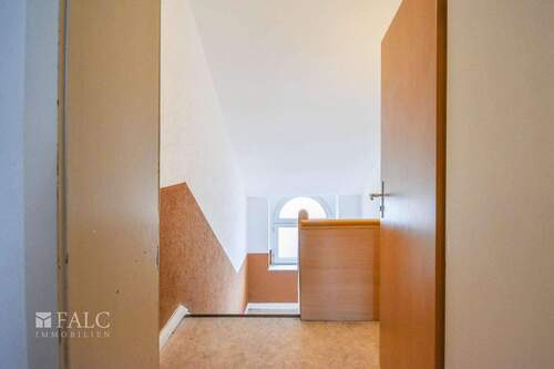 Hausflur - 3 Zimmer Etagenwohnung zum Kaufen in Krefeld