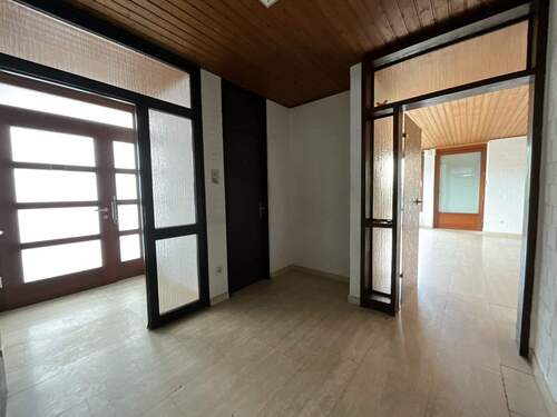 Eingangsbereich und Flur im Erdgeschoss - 