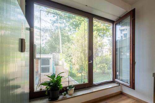 Rückseitiges Fenster zum Garten - 