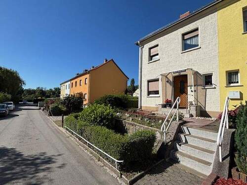 Frontansicht - 4 Zimmer Doppelhaushälfte zum Kaufen in Riesa