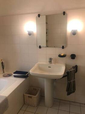 Wohnung 4 - Bad unten - 