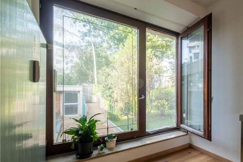 Rückseitiges Fenster zum Garten - 