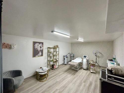 Kosmetikkabine im UG - 