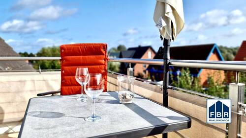 Schöne Stunden auf dem Balkon - 