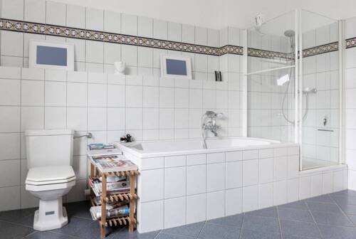 Wanne und Dusche - 