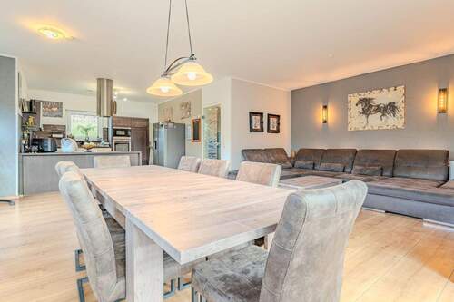 Wohn- und Essbereich mit offener Wohnküche - EG - 