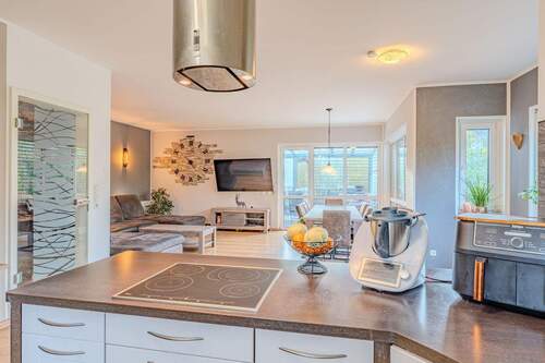 Wohn- und Essbereich mit offener Wohnküche - EG - 