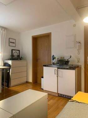 Wohnzimmer - Etagenwohnung mit 30,00 m&sup2; in Weimar zur Miete