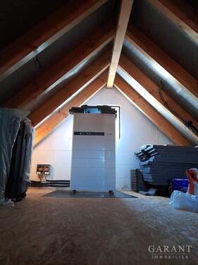 Dachboden mit Stromspeicher - 