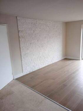 Marmorwand im WZ - 3 Zimmer Terrassenwohnung in Mühlingen